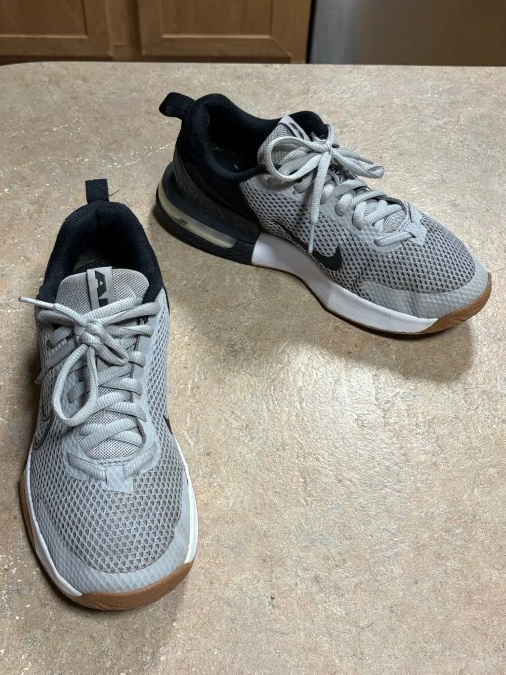 EXCELLENT Nike Air Max Alpha Trainer 6 Gym Shoes Mens Smoke Grey Black 9